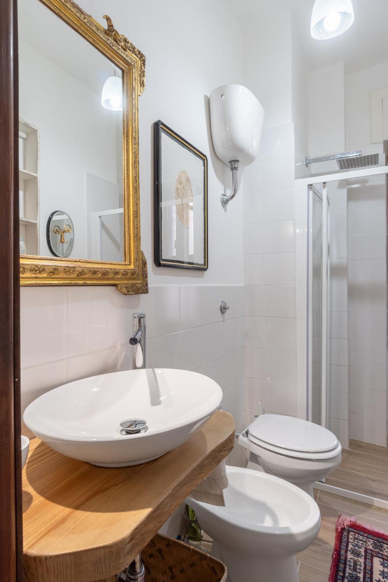 Casa Vacanza Angelina Via Mercanti Centro Storico Salerno Luaran gambar