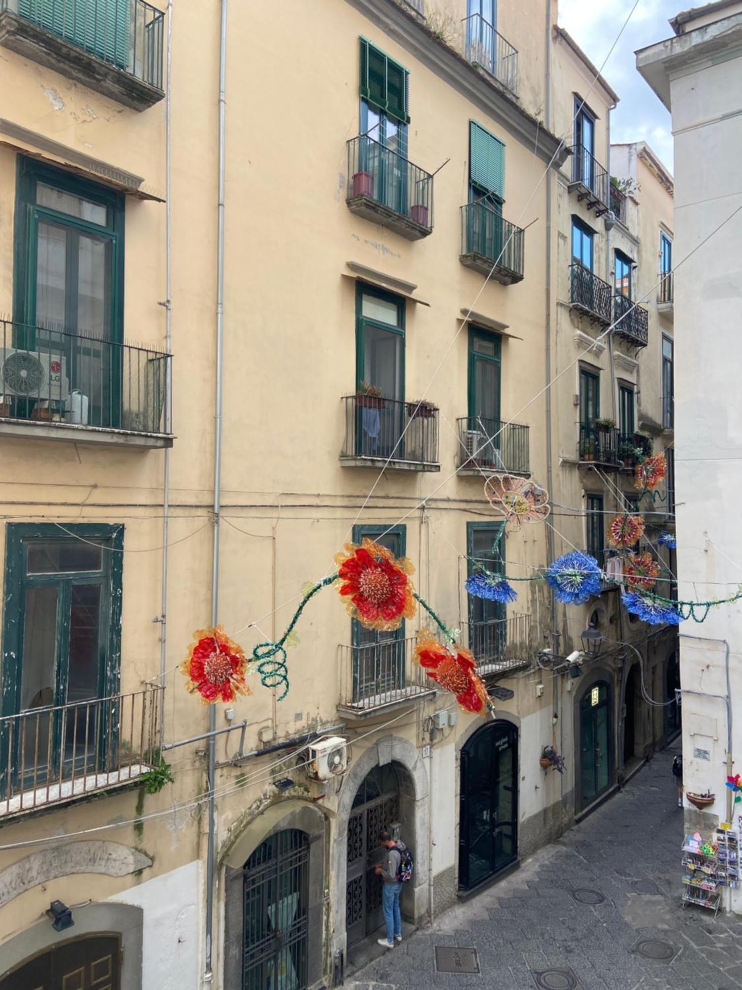 Casa Vacanza Angelina Via Mercanti Centro Storico Salerno Luaran gambar